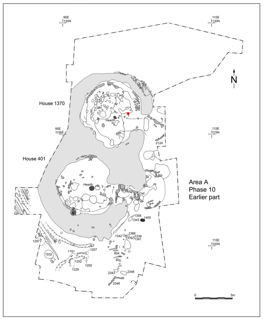 Digital plan drawing of a row of two roundhouses and their associated features. The plan is drawn in black lines, with greyscale showing wall thickness and red infilling to show where the burial was found. 