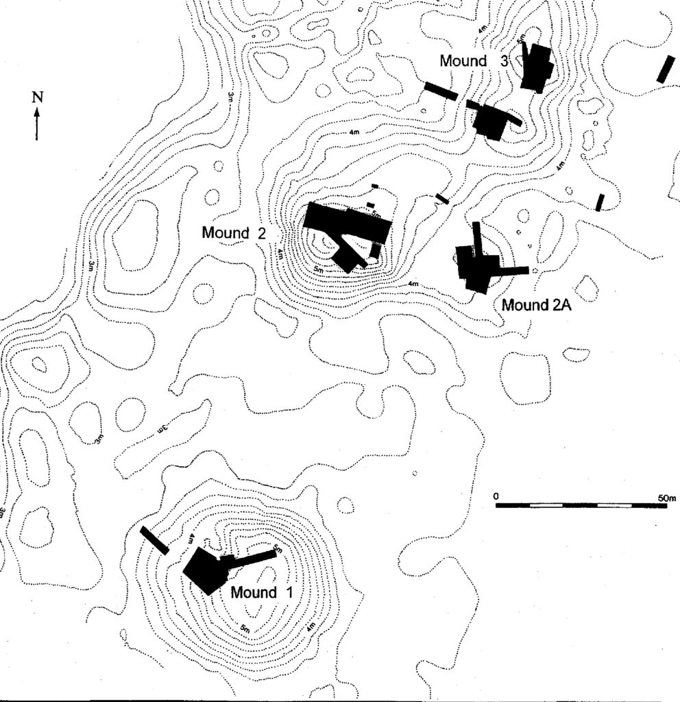 Digital line drawen plan showing the terrain using curved lines across three distinct mounds. Solid black infilled areas show where the settlement sites were excavated on each mound. 