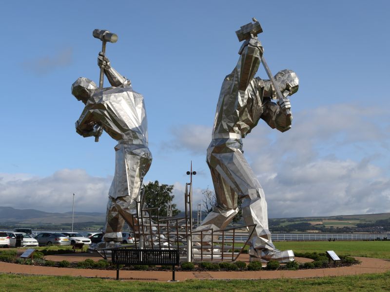 Shipbuilders sculpture 800 600
